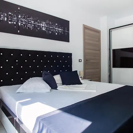 Apartament Alezzi Black&white 3 *