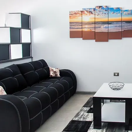 Apartament Alezzi Black&white 3 Апартаменты Нэводари